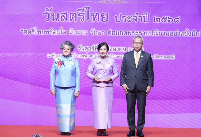 นายอนุกูล ปีดแก้ว 