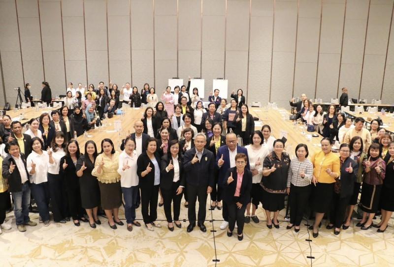 ปลัด พม. เป็นประธา�