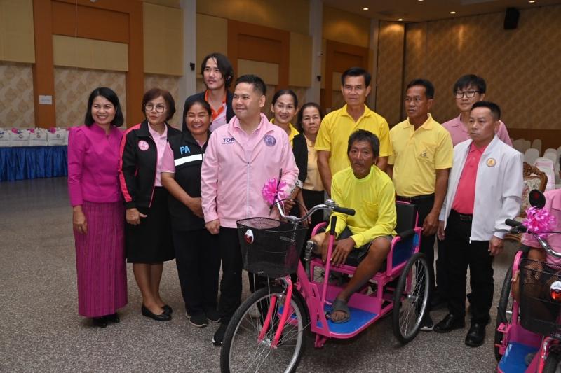 นายวราวุธ ศิลปอาช�