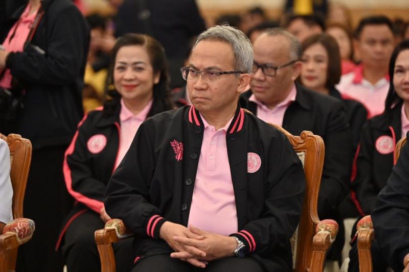 นายวราวุธ ศิลปอาช�