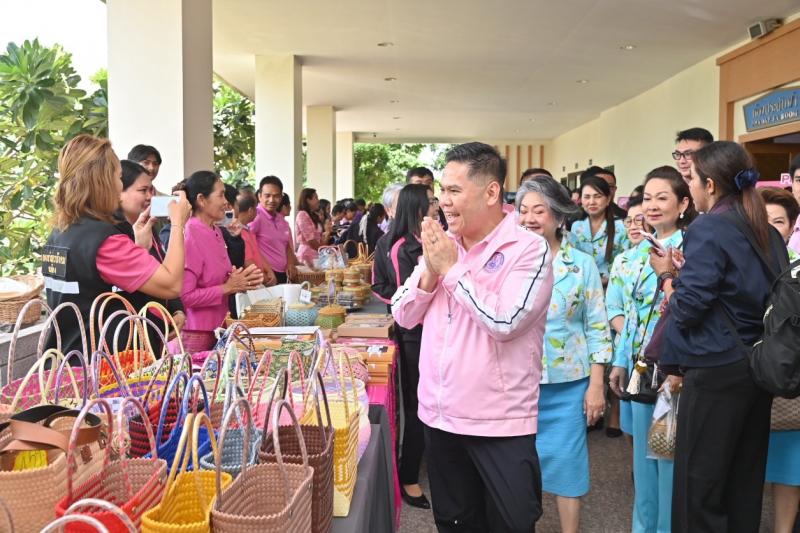 นายวราวุธ ศิลปอาช�