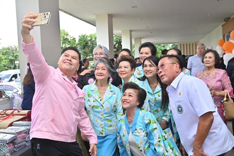 นายวราวุธ ศิลปอาช�