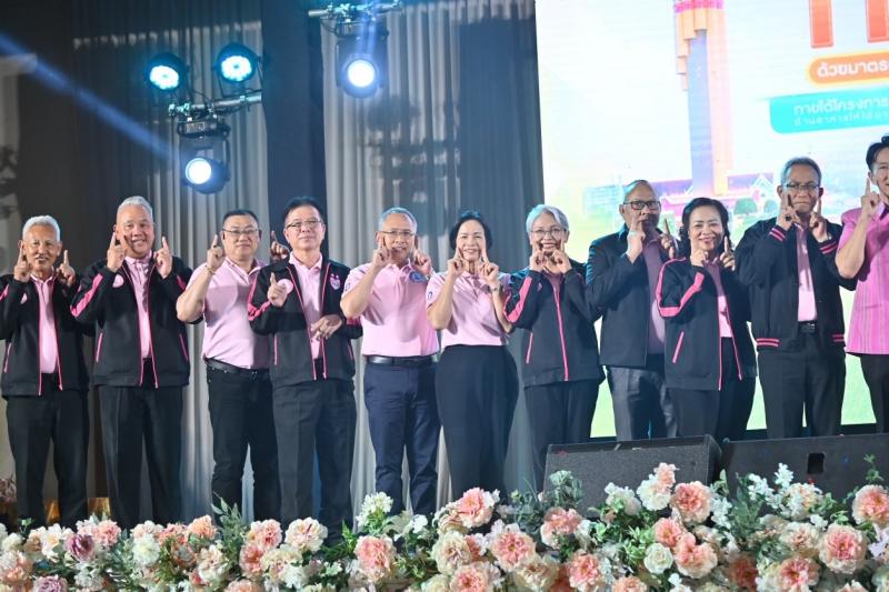 นายวราวุธ ศิลปอาช�