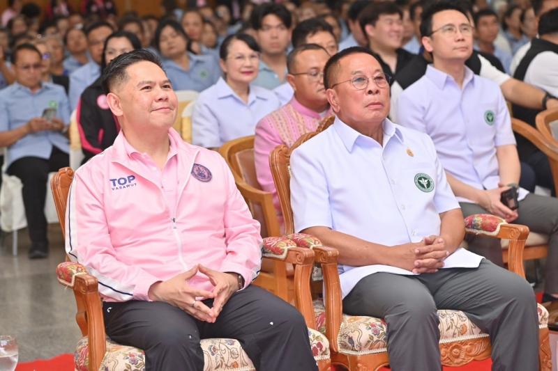 นายวราวุธ ศิลปอาช�