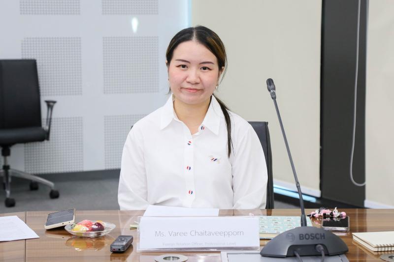นางจตุพร โรจนพานิ�