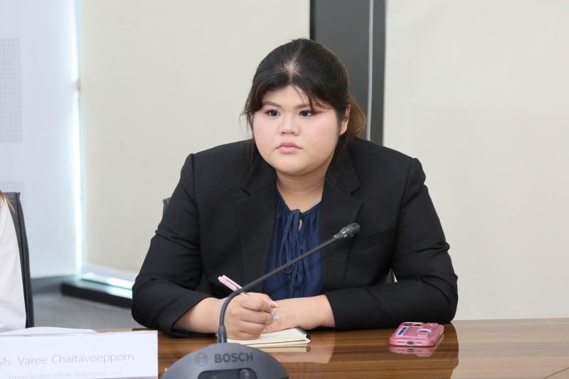 นางจตุพร โรจนพานิ�