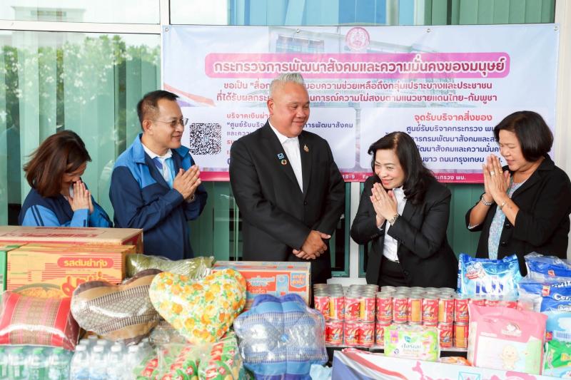 นางจตุพร โรจนพานิ�