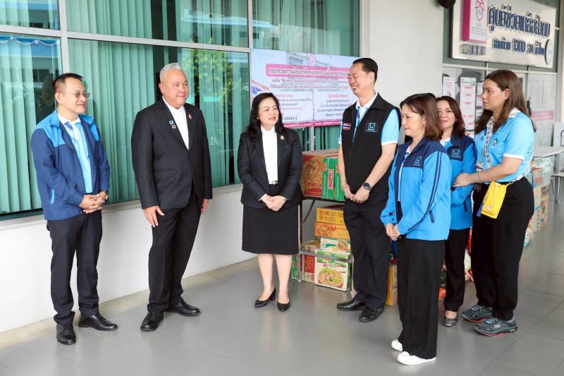 นางจตุพร โรจนพานิ�