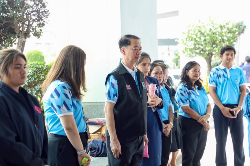นางจตุพร โรจนพานิ�