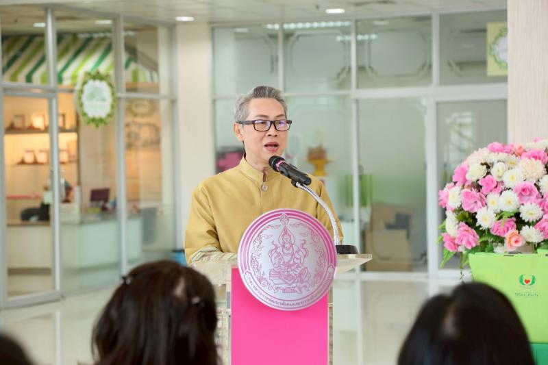 นางจตุพร โรจนพานิ�