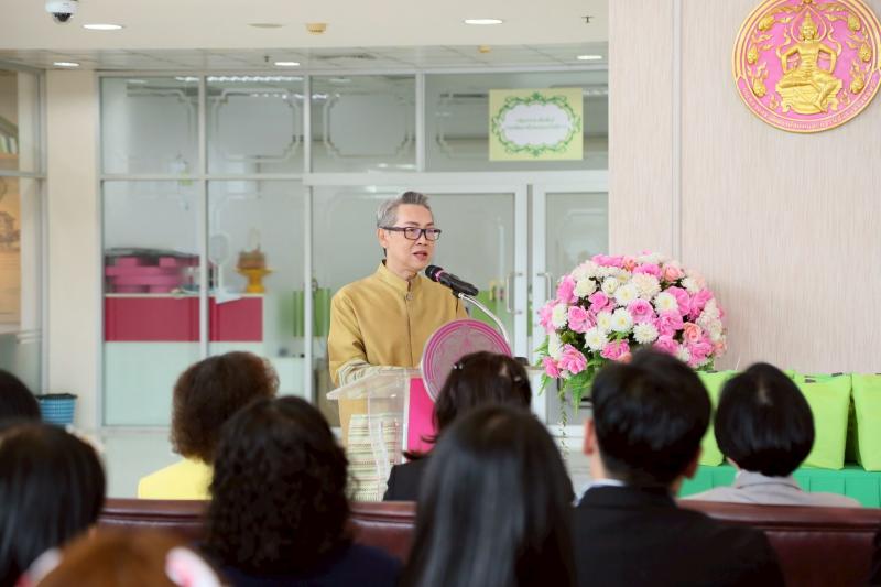 นางจตุพร โรจนพานิ�