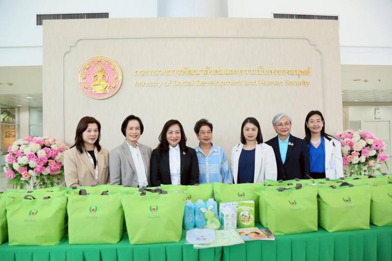 นางจตุพร โรจนพานิ�