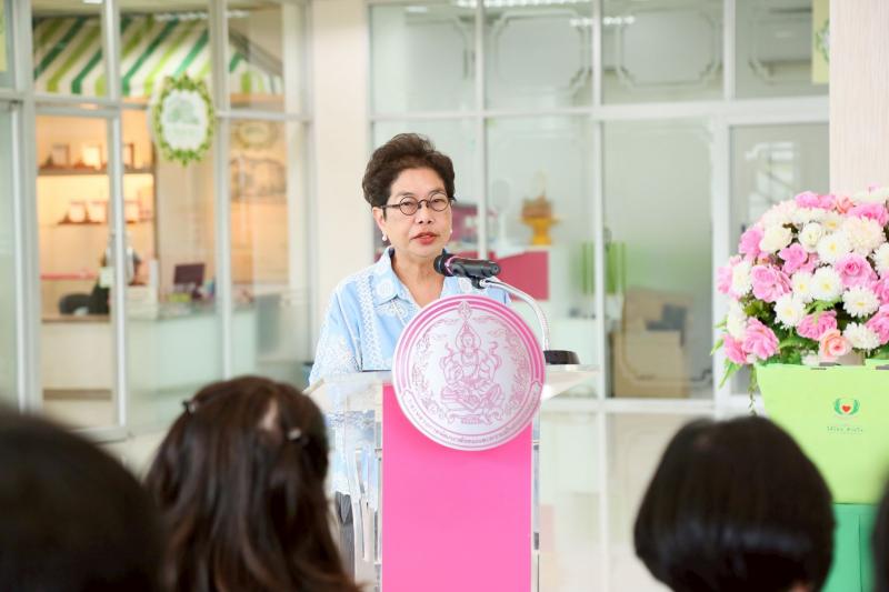 นางจตุพร โรจนพานิ�