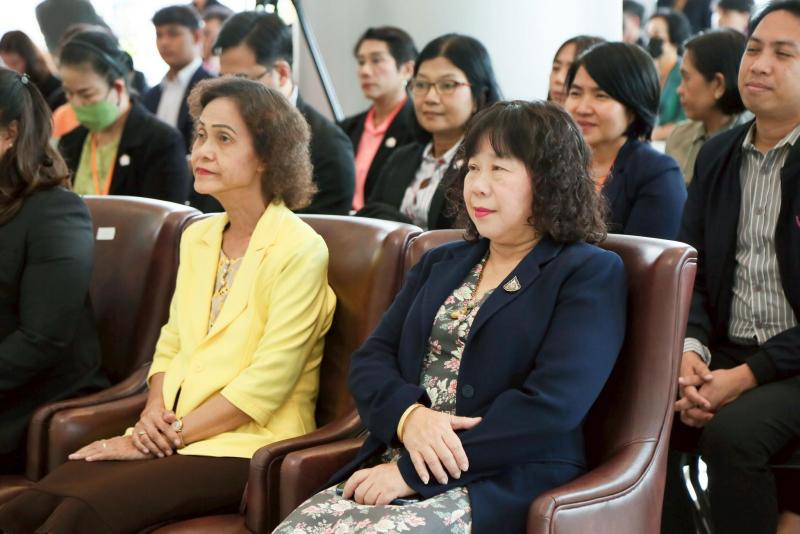 นางจตุพร โรจนพานิ�