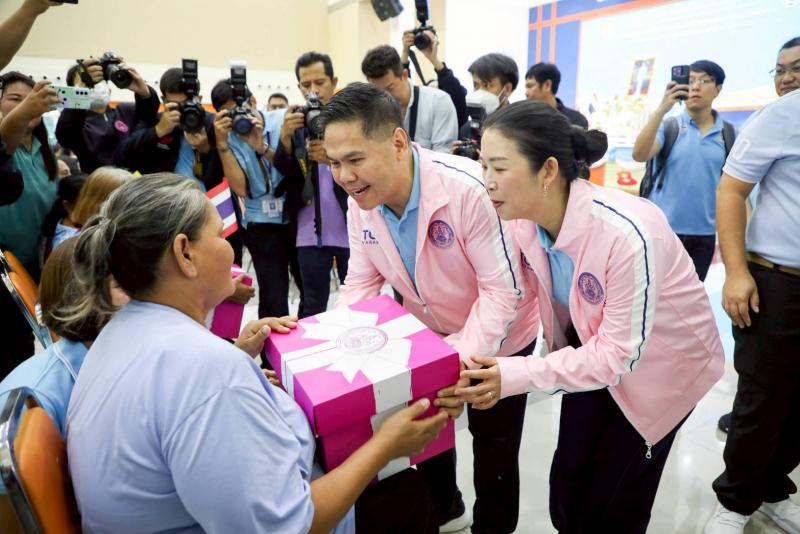 "วราวุธ-พม.-ชาวสุ�