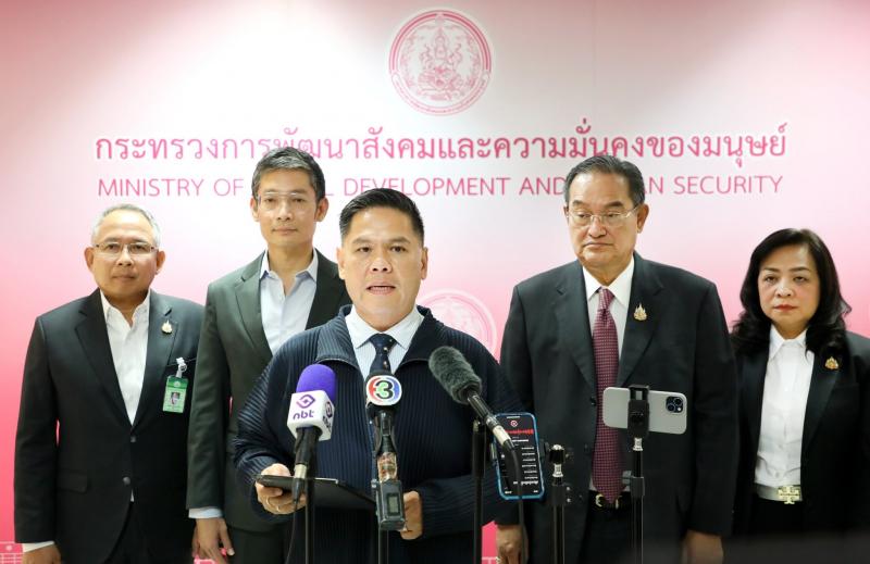 นายวราวุธ ศิลปอาช�