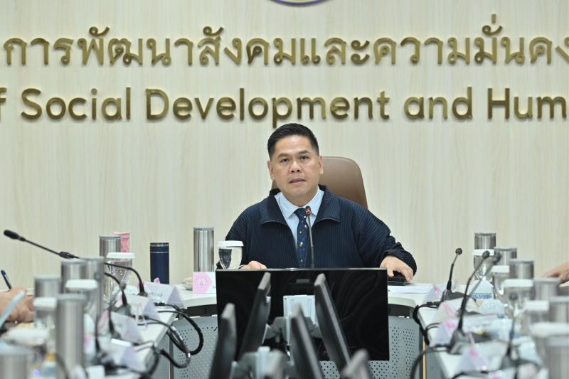 นายวราวุธ ศิลปอาช�