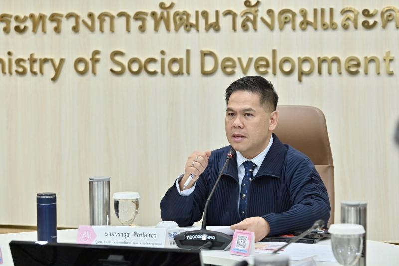 นายวราวุธ ศิลปอาช�