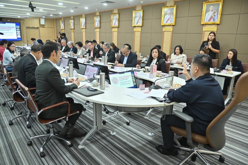นายวราวุธ ศิลปอาช�