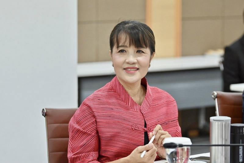 นายวราวุธ ศิลปอาช�