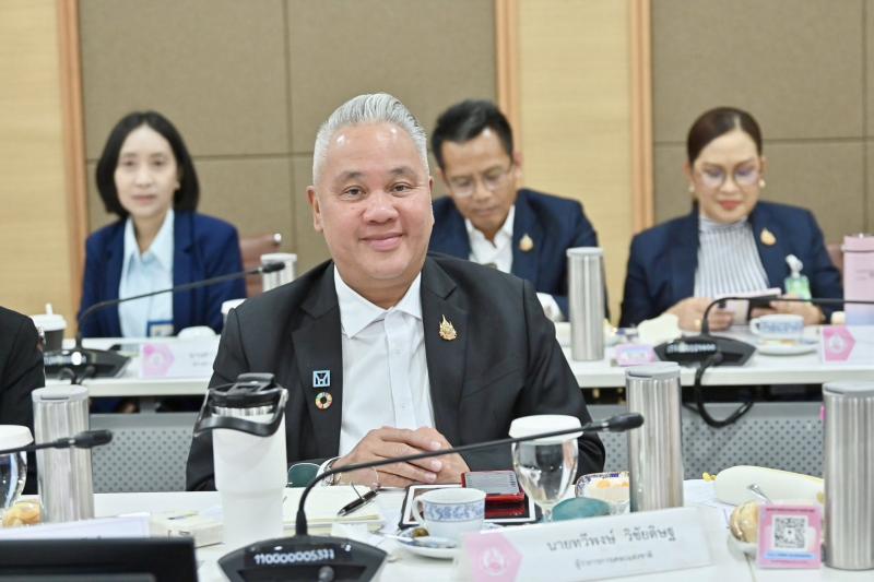 นายวราวุธ ศิลปอาช�