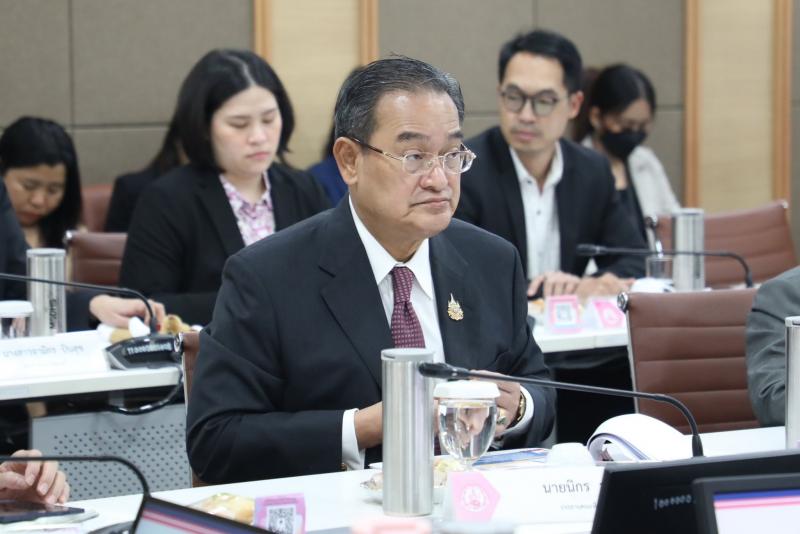 นายวราวุธ ศิลปอาช�