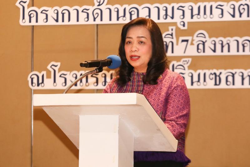 นางจตุพร โรจนพานิ�