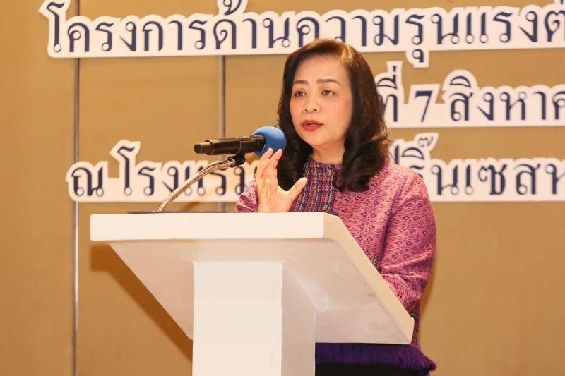 นางจตุพร โรจนพานิ�