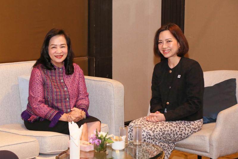 นางจตุพร โรจนพานิ�