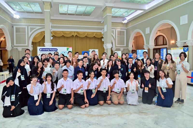 นางจตุพร โรจนพานิ�