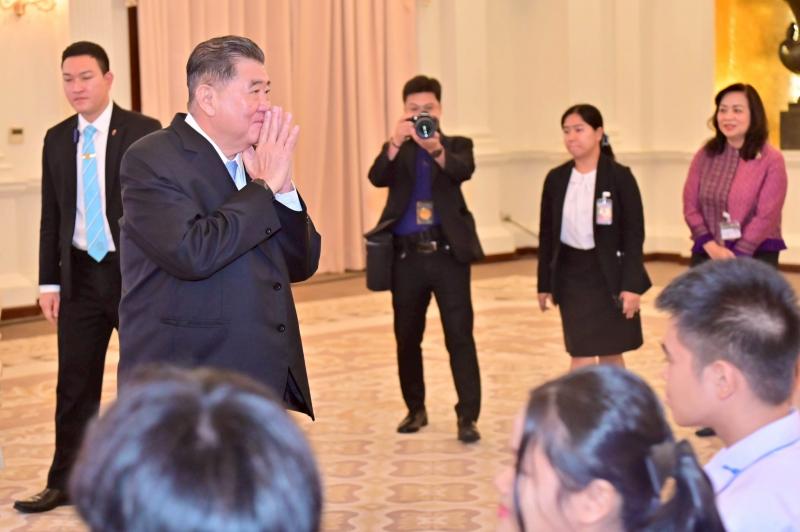 นางจตุพร โรจนพานิ�