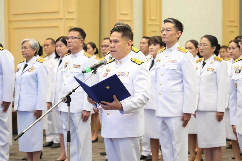 นายวราวุธ ศิลปอาช�