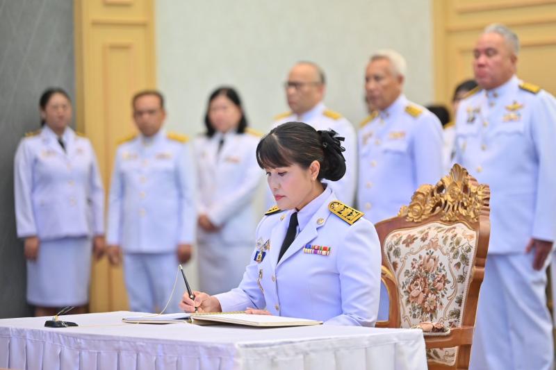 นายวราวุธ ศิลปอาช�