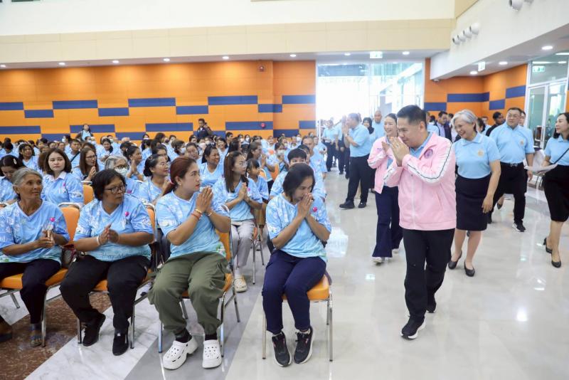 นายวราวุธ ศิลปอาช�