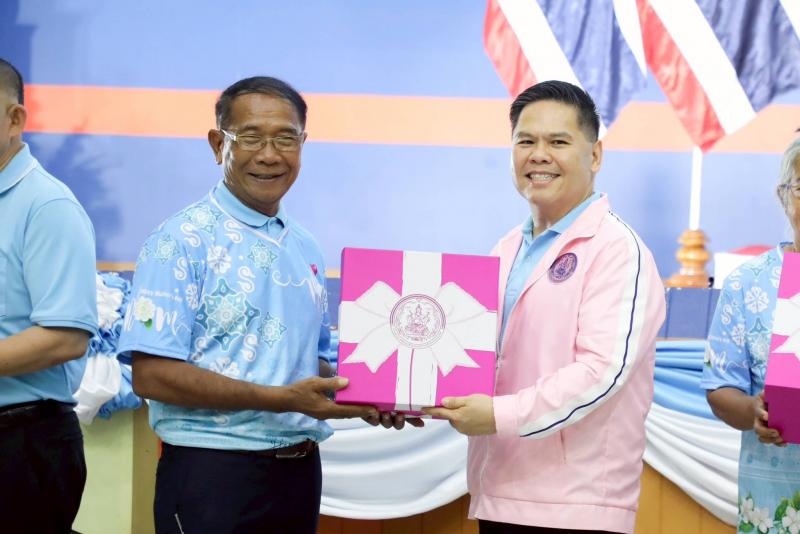 นายวราวุธ ศิลปอาช�