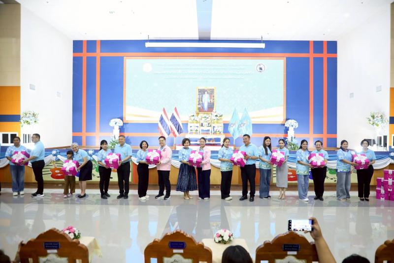 นายวราวุธ ศิลปอาช�