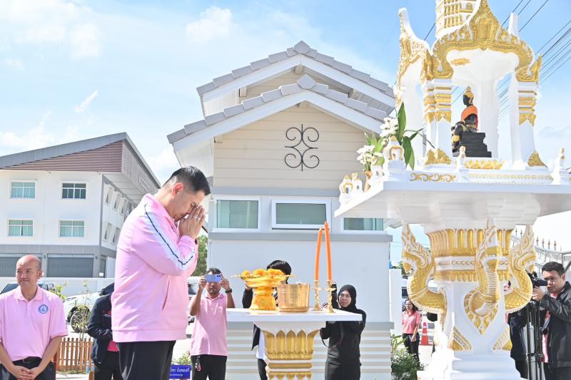 นายวราวุธ ศิลปอาช�