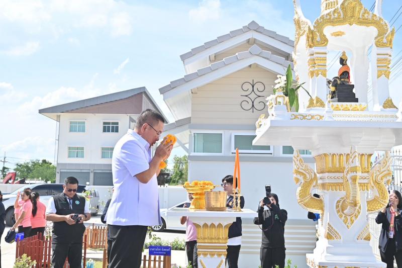 นายวราวุธ ศิลปอาช�