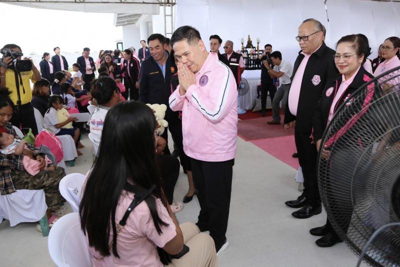 นายวราวุธ ศิลปอาช�