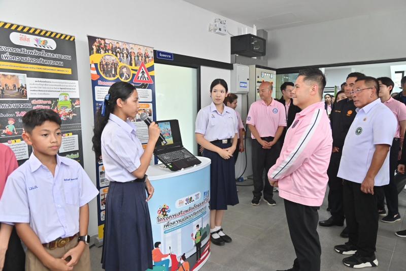 นายวราวุธ ศิลปอาช�