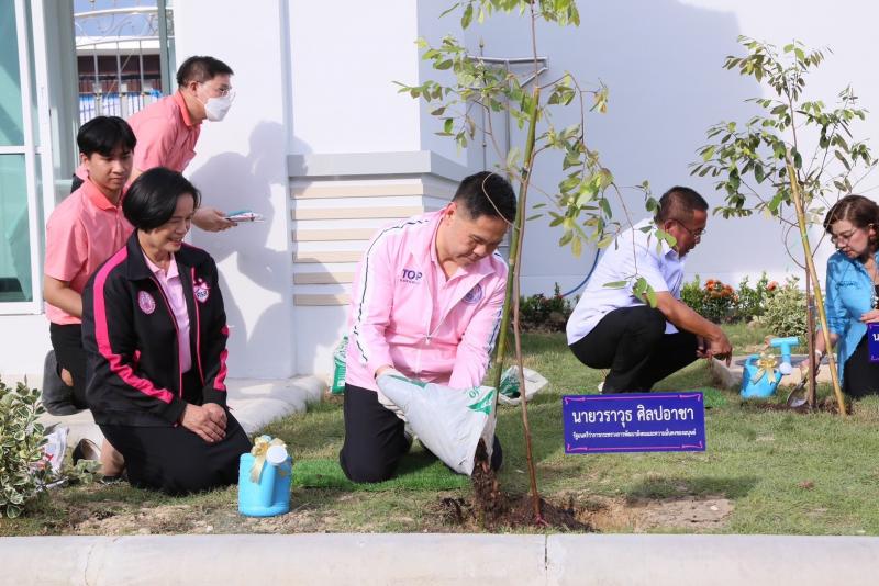 นายวราวุธ ศิลปอาช�