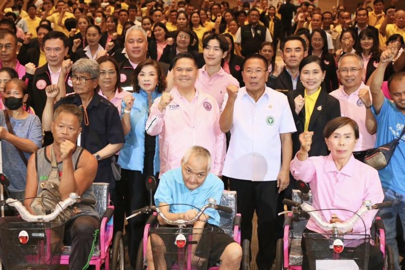 นายวราวุธ ศิลปอาช�