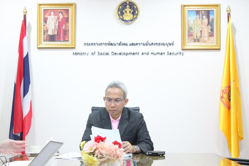 นายอนุกูล ปีดแก้ว 