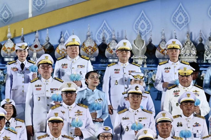 นายวราวุธ ศิลปอาช�