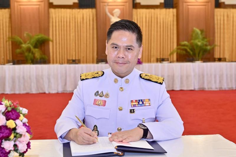 นายวราวุธ ศิลปอาช�