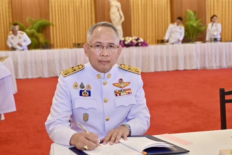 นายวราวุธ ศิลปอาช�