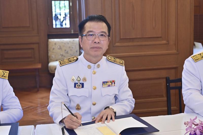 นายวราวุธ ศิลปอาช�