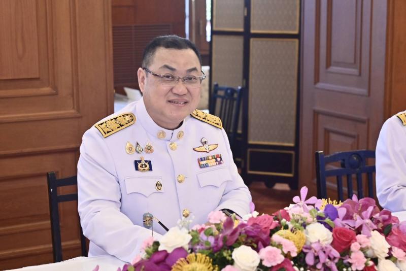 นายวราวุธ ศิลปอาช�