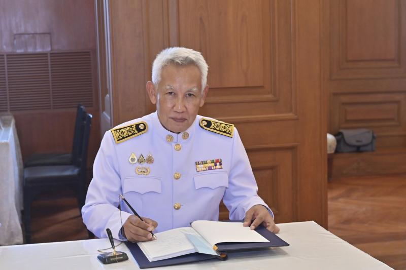 นายวราวุธ ศิลปอาช�