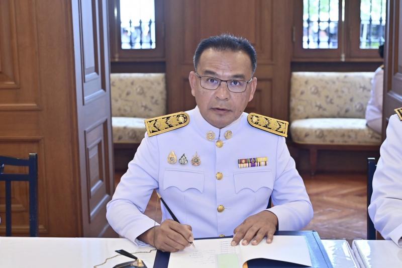 นายวราวุธ ศิลปอาช�